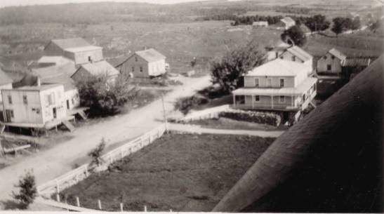 La plus ancienne photo de la rue St-Charles (34 Ko)