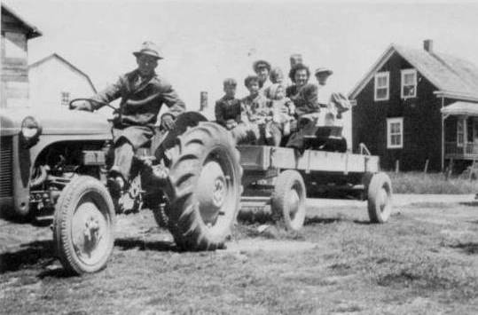 Premier tracteur en 1949 (31 Ko)
