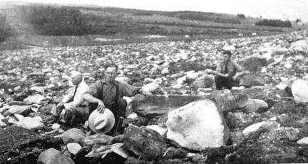 Ramassage de roches sur une terre nouvelle (24 Ko)